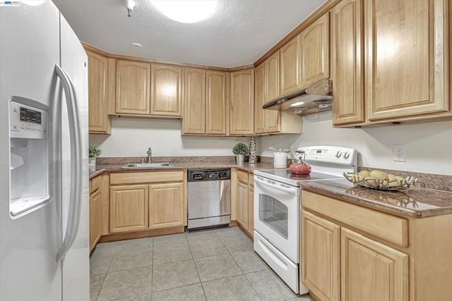 1775 Panda Way 103, Hayward, CA 94541