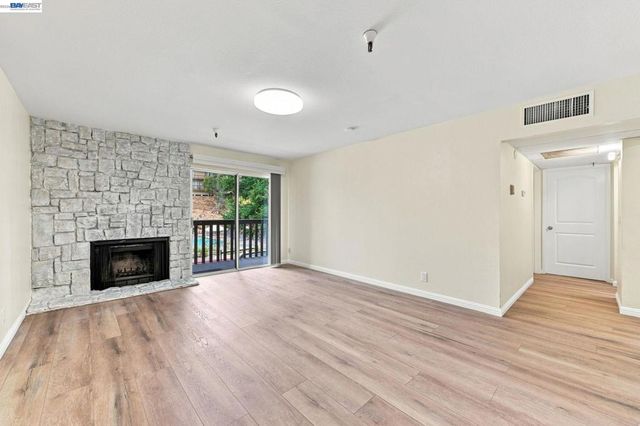 1775 Panda Way 103, Hayward, CA 94541