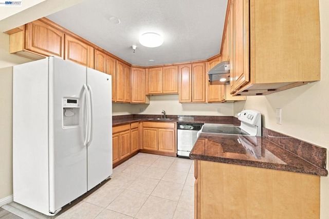 1775 Panda Way 103, Hayward, CA 94541