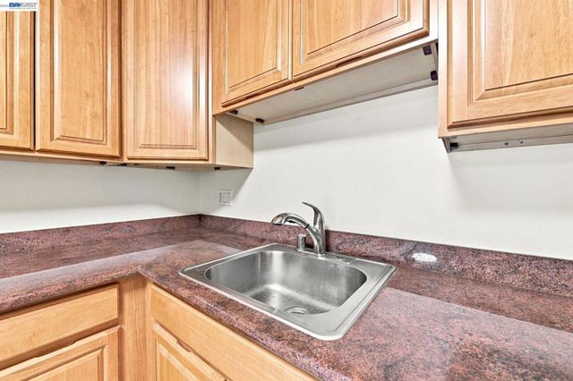 1775 Panda Way 103, Hayward, CA 94541