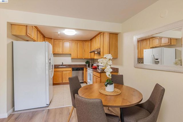 1775 Panda Way 103, Hayward, CA 94541
