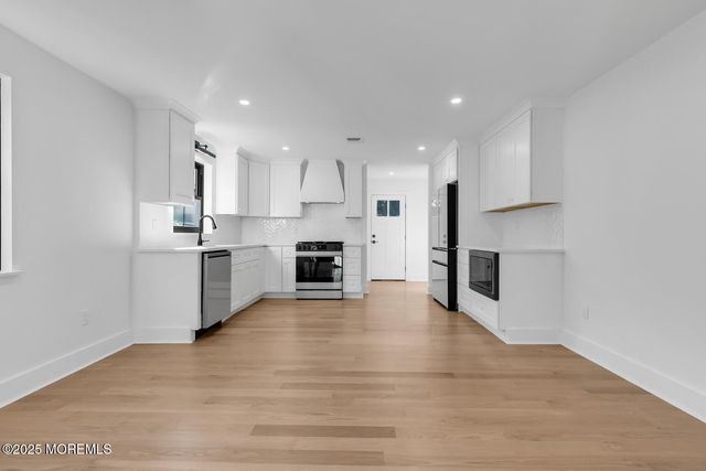 516 River Road, Fair Haven, NJ 07704