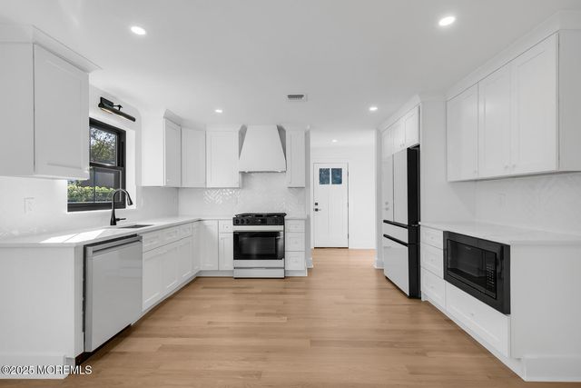 516 River Road, Fair Haven, NJ 07704