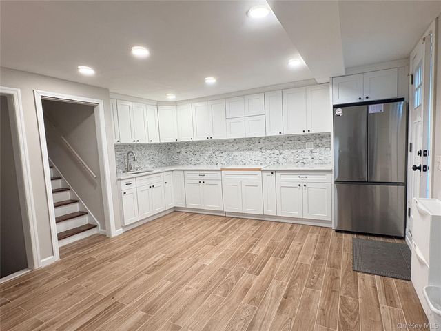 32 Garnet Lane, Plainview, NY 11803