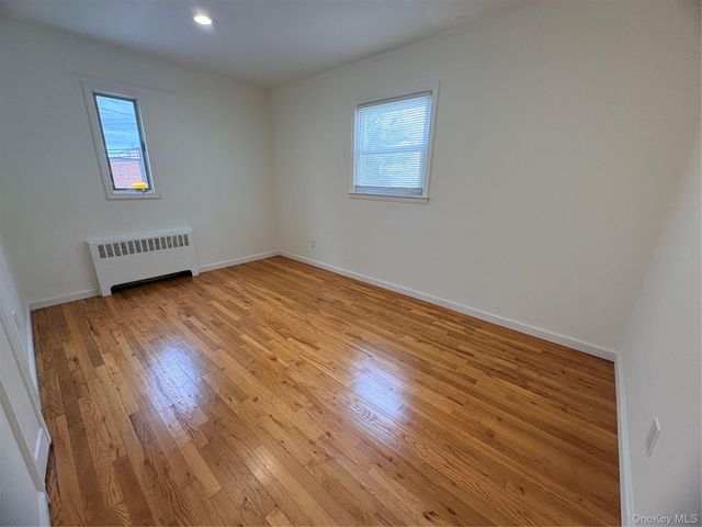 32 Garnet Lane, Plainview, NY 11803