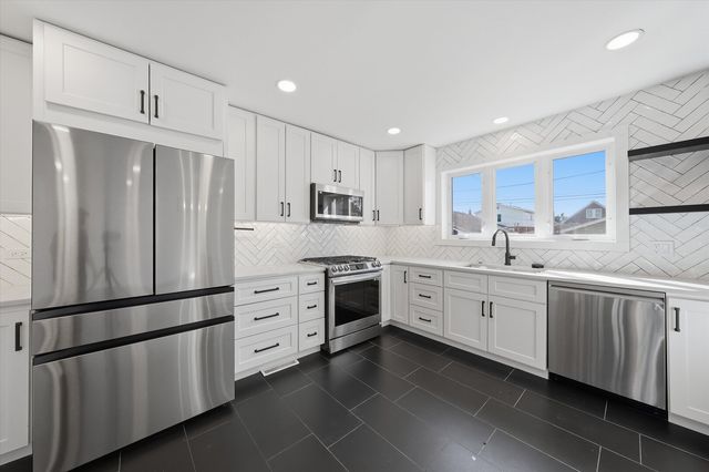 5704 S Oak Park Avenue, Chicago, IL 60638