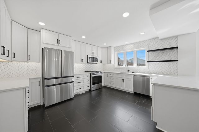 5704 S Oak Park Avenue, Chicago, IL 60638