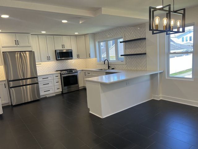 5704 S Oak Park Avenue, Chicago, IL 60638