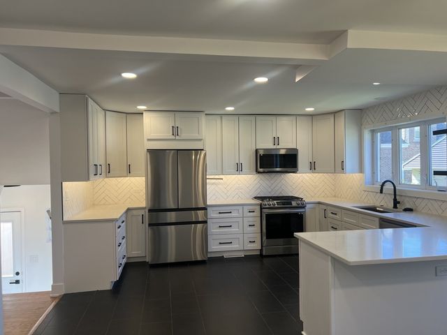 5704 S Oak Park Avenue, Chicago, IL 60638
