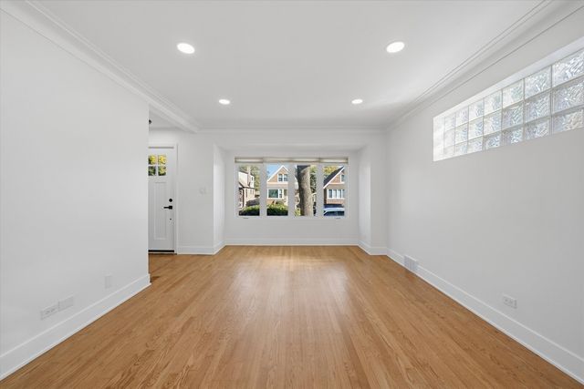 5704 S Oak Park Avenue, Chicago, IL 60638