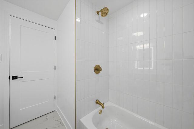 5704 S Oak Park Avenue, Chicago, IL 60638