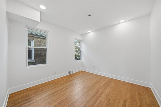 5704 S Oak Park Avenue, Chicago, IL 60638