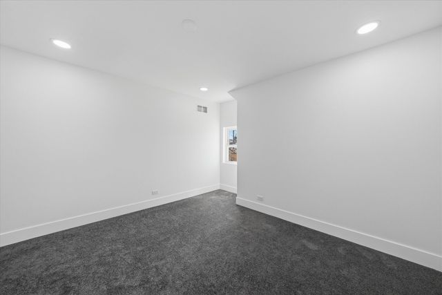 5704 S Oak Park Avenue, Chicago, IL 60638