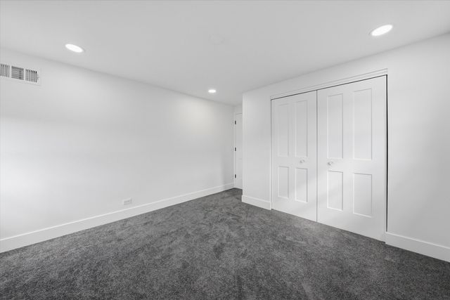 5704 S Oak Park Avenue, Chicago, IL 60638