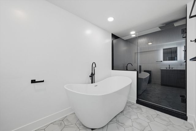 5704 S Oak Park Avenue, Chicago, IL 60638