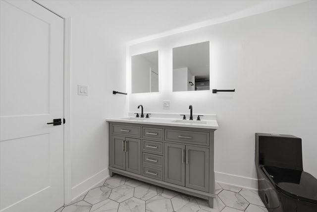 5704 S Oak Park Avenue, Chicago, IL 60638