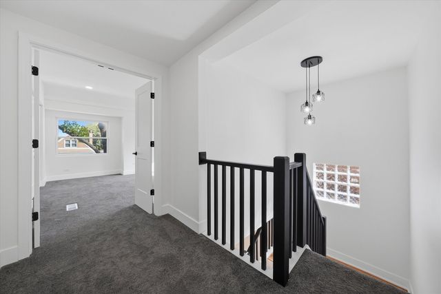5704 S Oak Park Avenue, Chicago, IL 60638