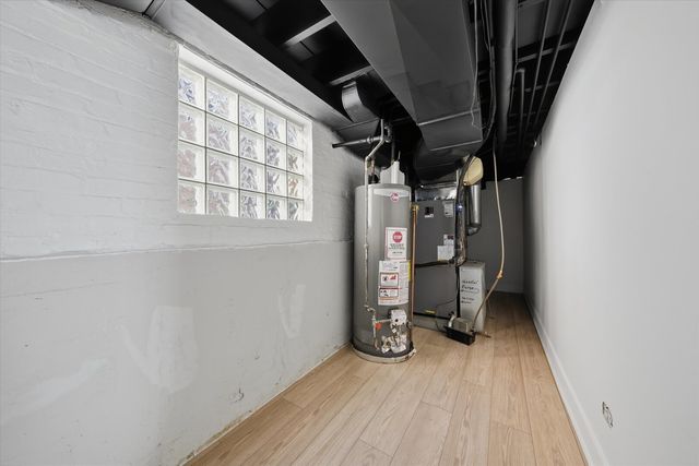5704 S Oak Park Avenue, Chicago, IL 60638