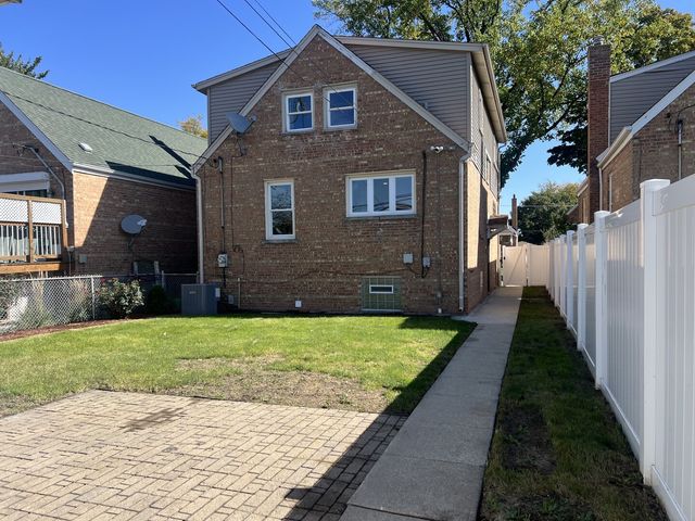 5704 S Oak Park Avenue, Chicago, IL 60638