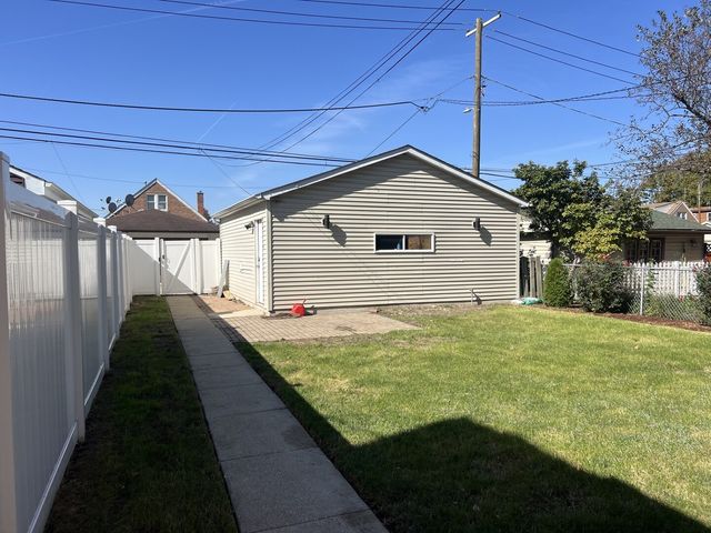 5704 S Oak Park Avenue, Chicago, IL 60638