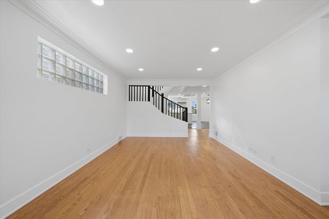 5704 S Oak Park Avenue, Chicago, IL 60638