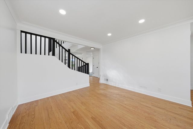 5704 S Oak Park Avenue, Chicago, IL 60638