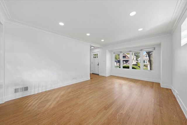 5704 S Oak Park Avenue, Chicago, IL 60638