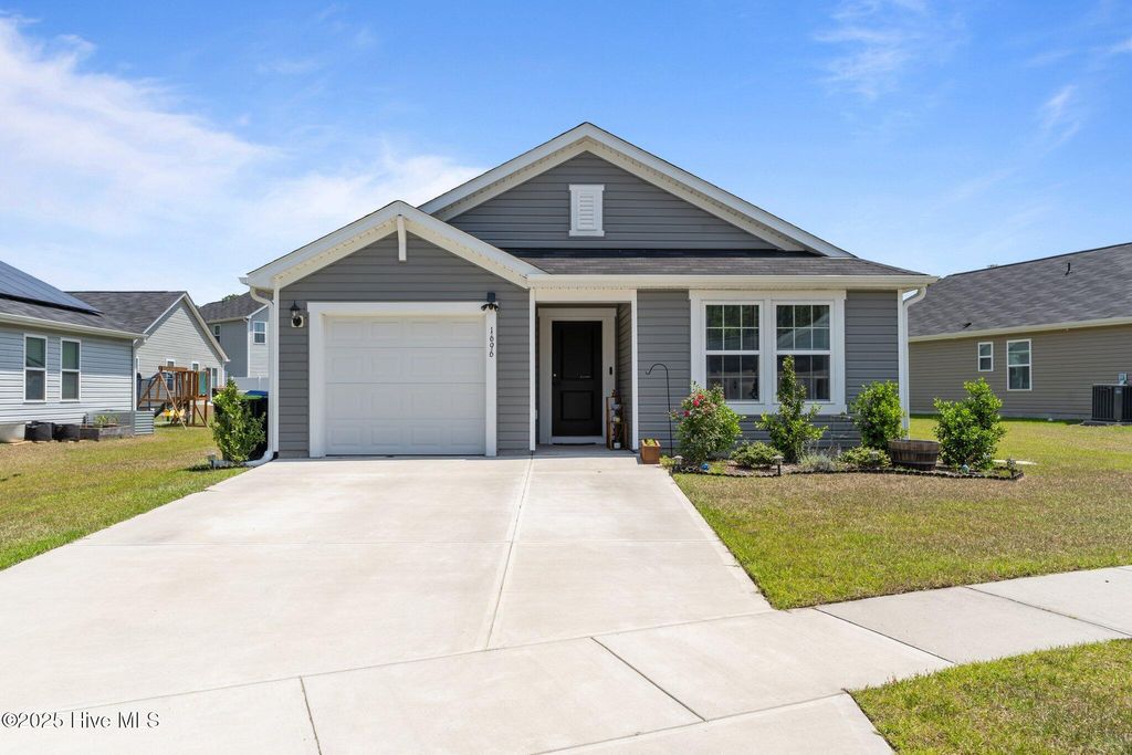 1696 W Coronado Avenue, Bolivia, NC 28422