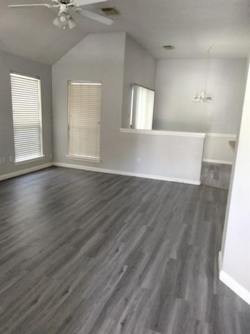 208 Canterbury Drive, Conroe, TX 77303