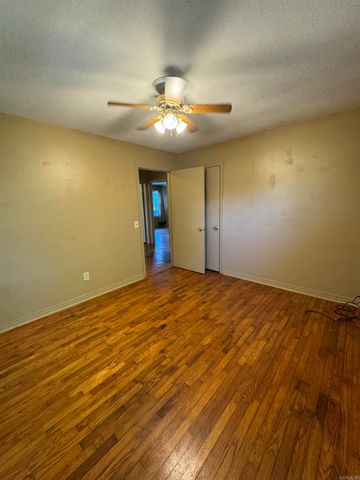 901 N Oak Street, Searcy, AR 72143