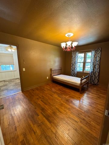 901 N Oak Street, Searcy, AR 72143