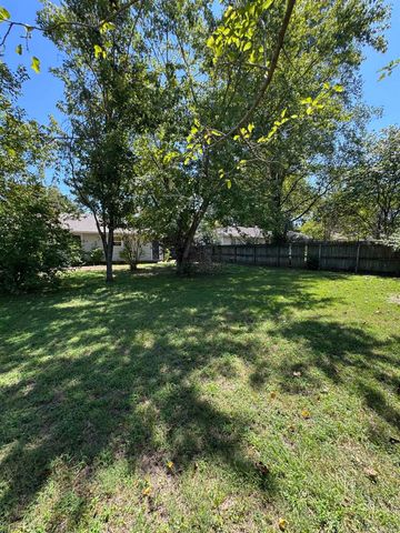 901 N Oak Street, Searcy, AR 72143