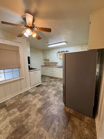901 N Oak Street, Searcy, AR 72143