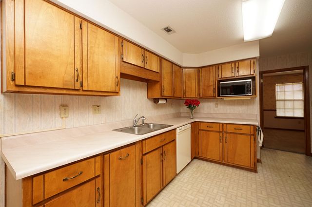 1003 Quigley Drive, Crestview, FL 32536