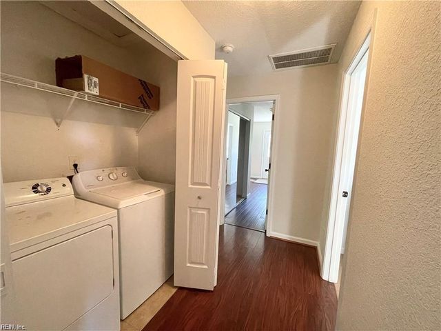 1075 Kenya LN, Virginia Beach, VA 23451