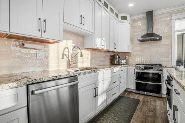 1590 Lake Holiday Drive, Lake Holiday, IL 60548