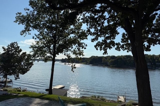 1590 Lake Holiday Drive, Lake Holiday, IL 60548