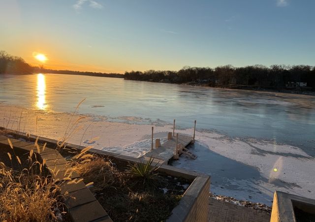 1590 Lake Holiday Drive, Lake Holiday, IL 60548