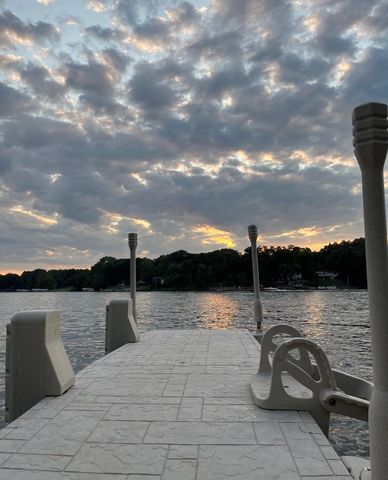 1590 Lake Holiday Drive, Lake Holiday, IL 60548