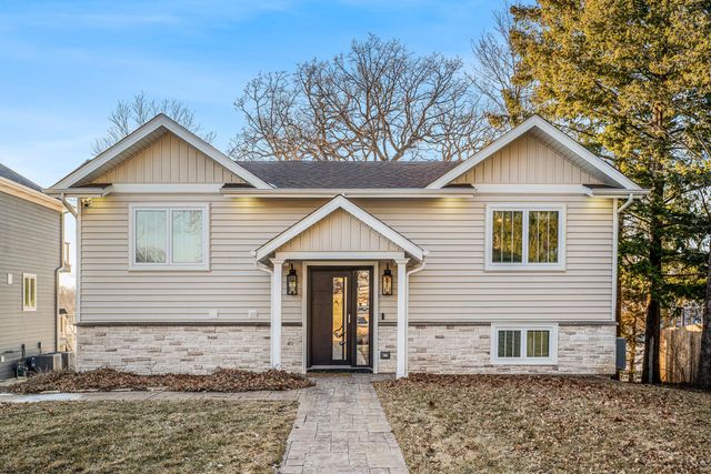 1590 Lake Holiday Drive, Lake Holiday, IL 60548