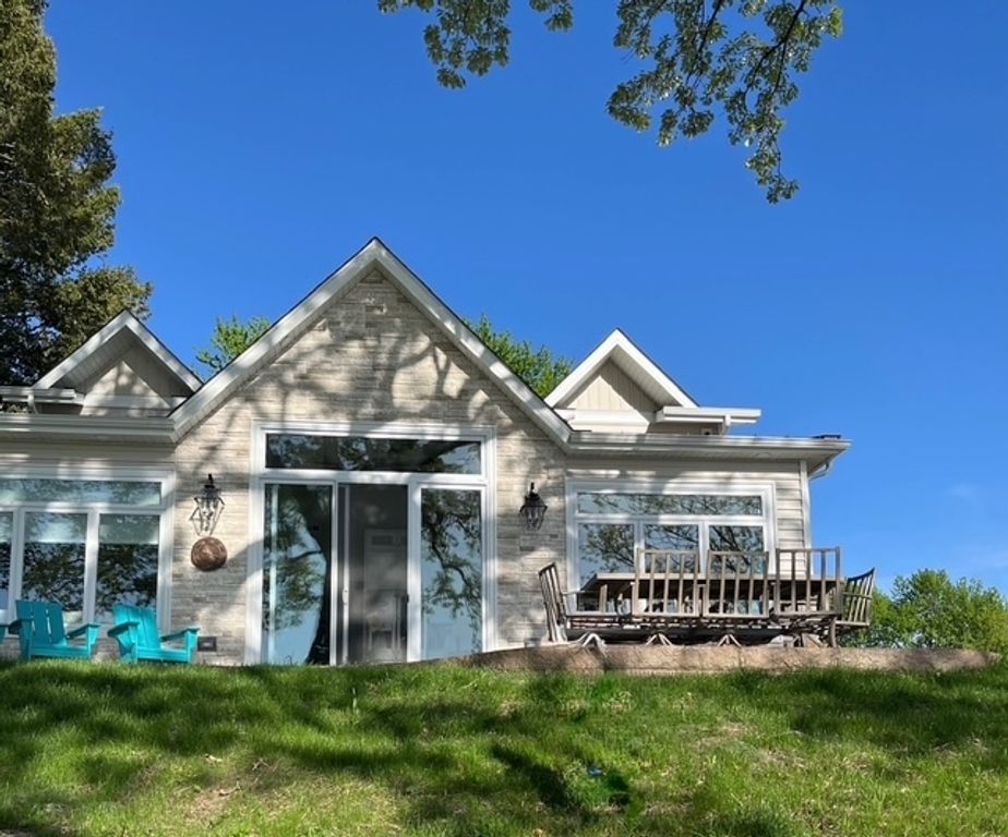 Image 3 of property listing at 1590 Lake Holiday Drive, Lake Holiday, IL 60548