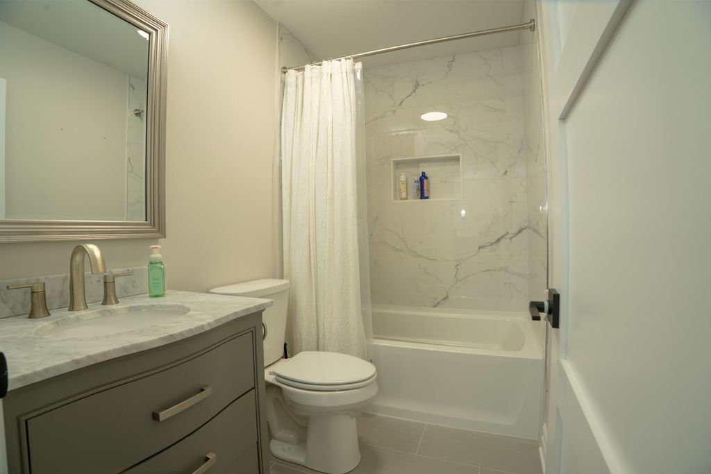 Image 27 of property listing at 1590 Lake Holiday Drive, Lake Holiday, IL 60548