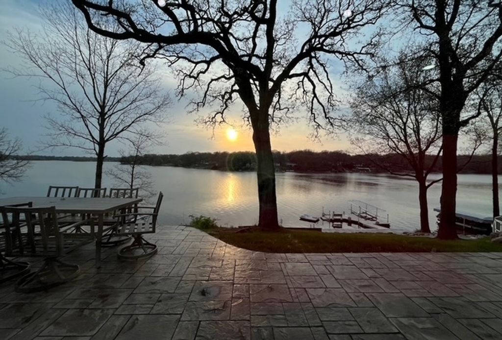 Image 30 of property listing at 1590 Lake Holiday Drive, Lake Holiday, IL 60548