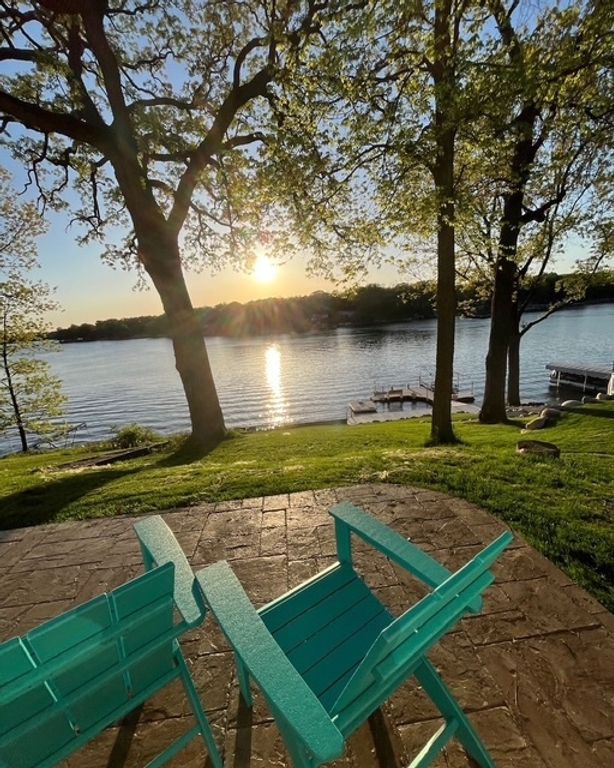 Image 4 of property listing at 1590 Lake Holiday Drive, Lake Holiday, IL 60548