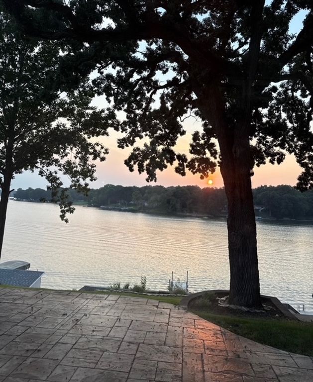 Image 31 of property listing at 1590 Lake Holiday Drive, Lake Holiday, IL 60548