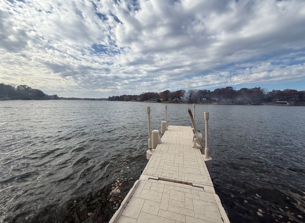 Image 38 of property listing at 1590 Lake Holiday Drive, Lake Holiday, IL 60548