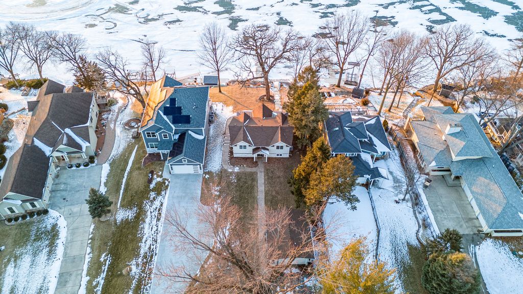 Image 44 of property listing at 1590 Lake Holiday Drive, Lake Holiday, IL 60548