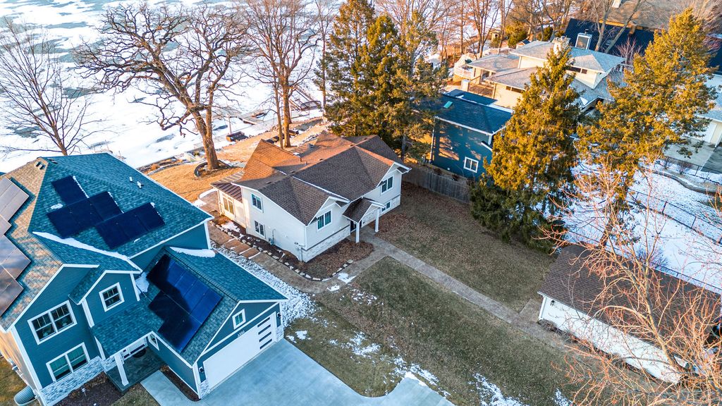 Image 46 of property listing at 1590 Lake Holiday Drive, Lake Holiday, IL 60548