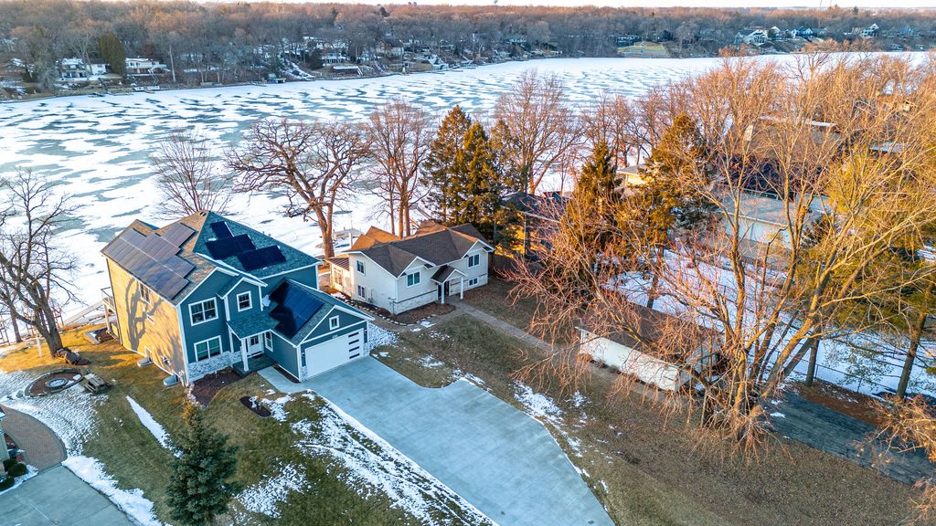 Image 47 of property listing at 1590 Lake Holiday Drive, Lake Holiday, IL 60548