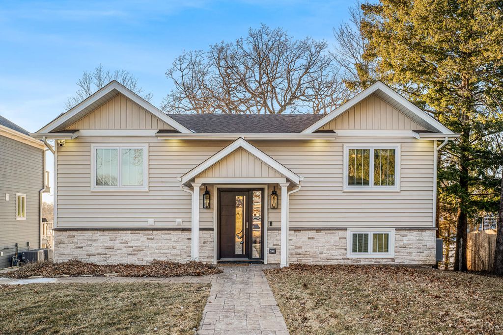Image 53 of property listing at 1590 Lake Holiday Drive, Lake Holiday, IL 60548